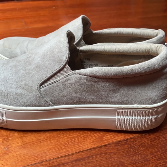 Steve Madden 8.5 Slip Ons - Picture 3 of 5